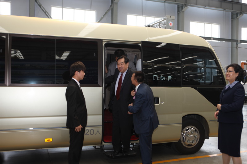 环境与资源保护委员会副主任李蒙来我公司参观考察，尊龙凯时
