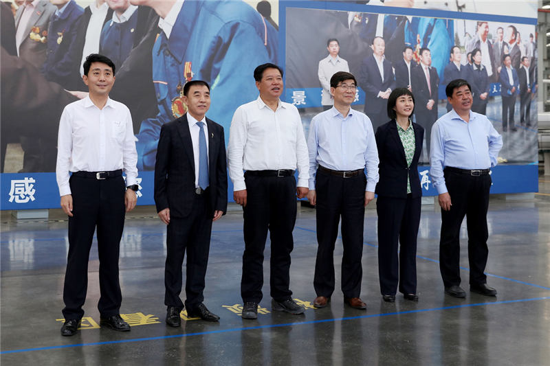 山东省省委常委、政法委书记林峰海一行莅临尊龙凯时考察指导