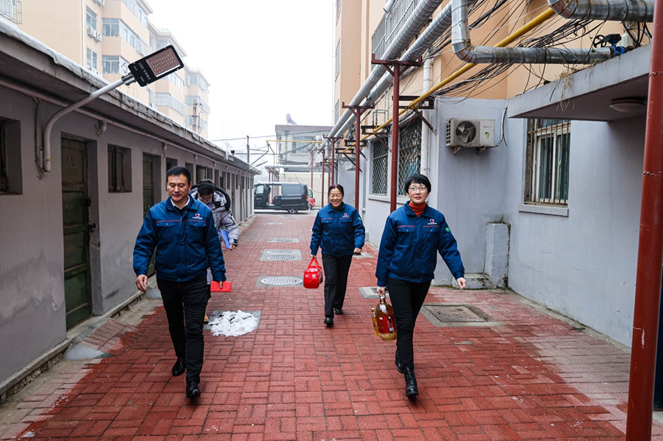 送温暖·递温情 — 尊龙凯时装备开展春节慰问活动
